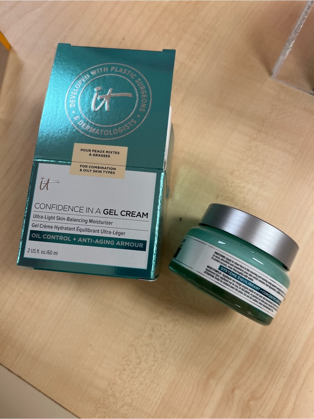 it cosmetics Confidence In A Gel Cream Moisturizer - ultra light cream 60ml